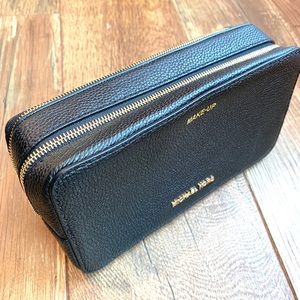MICHAEL KORS MERCER LARGE DOUBLE ZIPPER POUCH